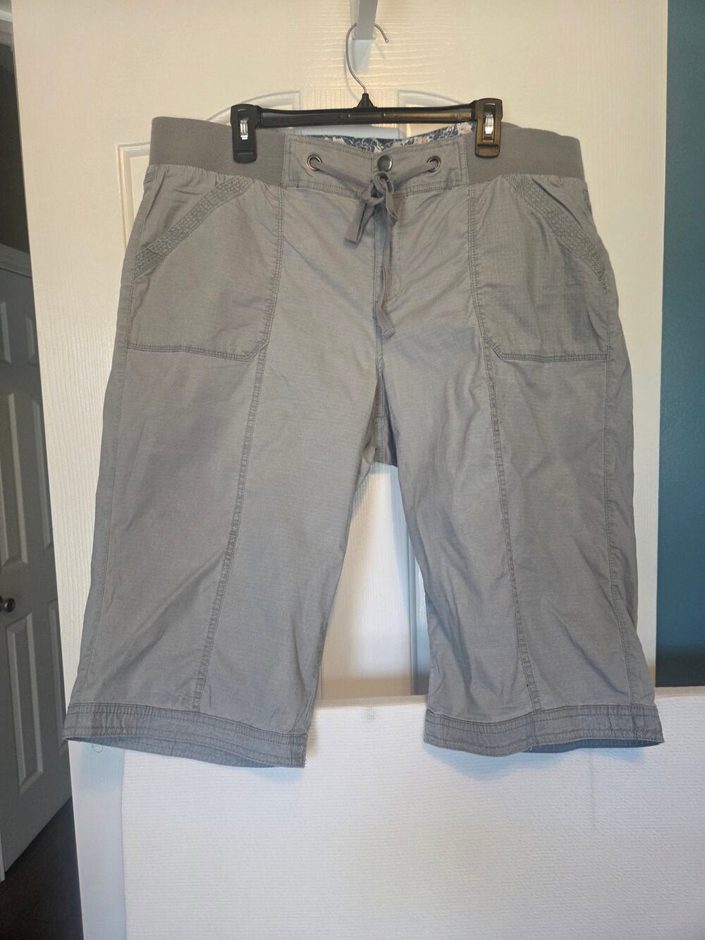 Women's Gray One 5 One, Drawstring Waist Capri's. Size XXL